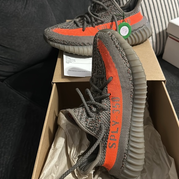 Yeezy 350v2 sneakers size 6 1/2 - Picture 3 of 9